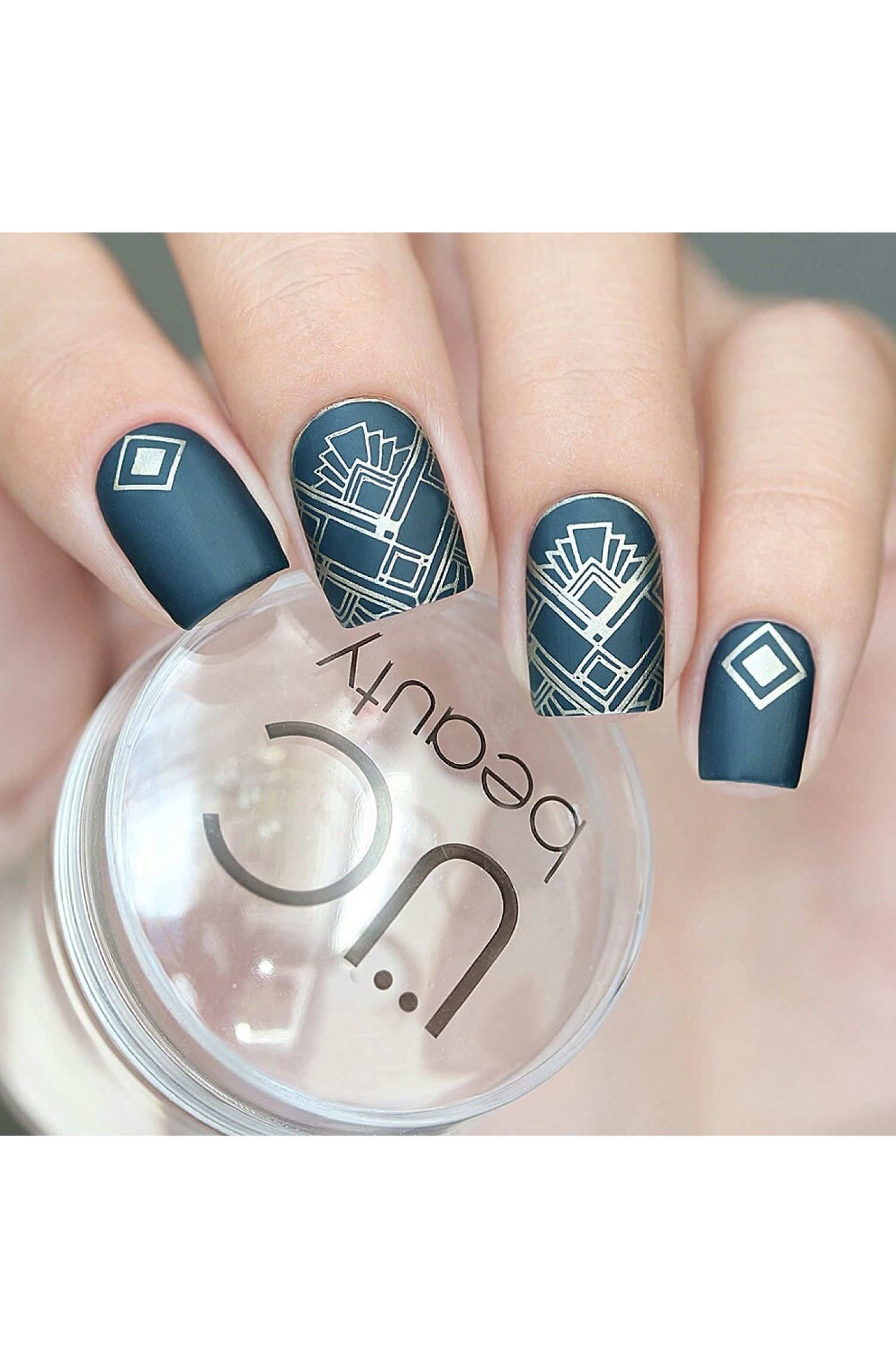 Vintage Art Deco Nails That Shine