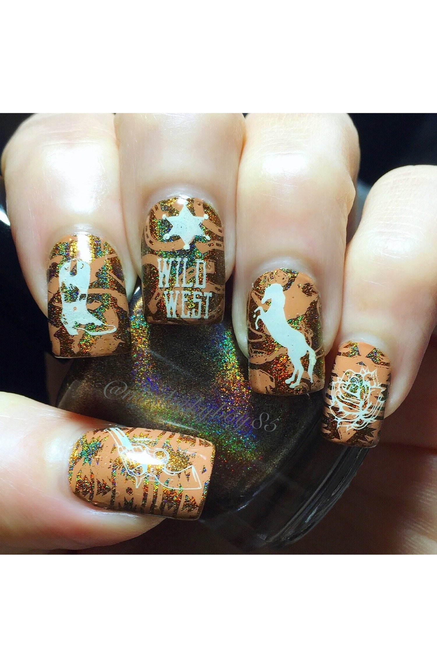 Wild West Style Nails That Shine